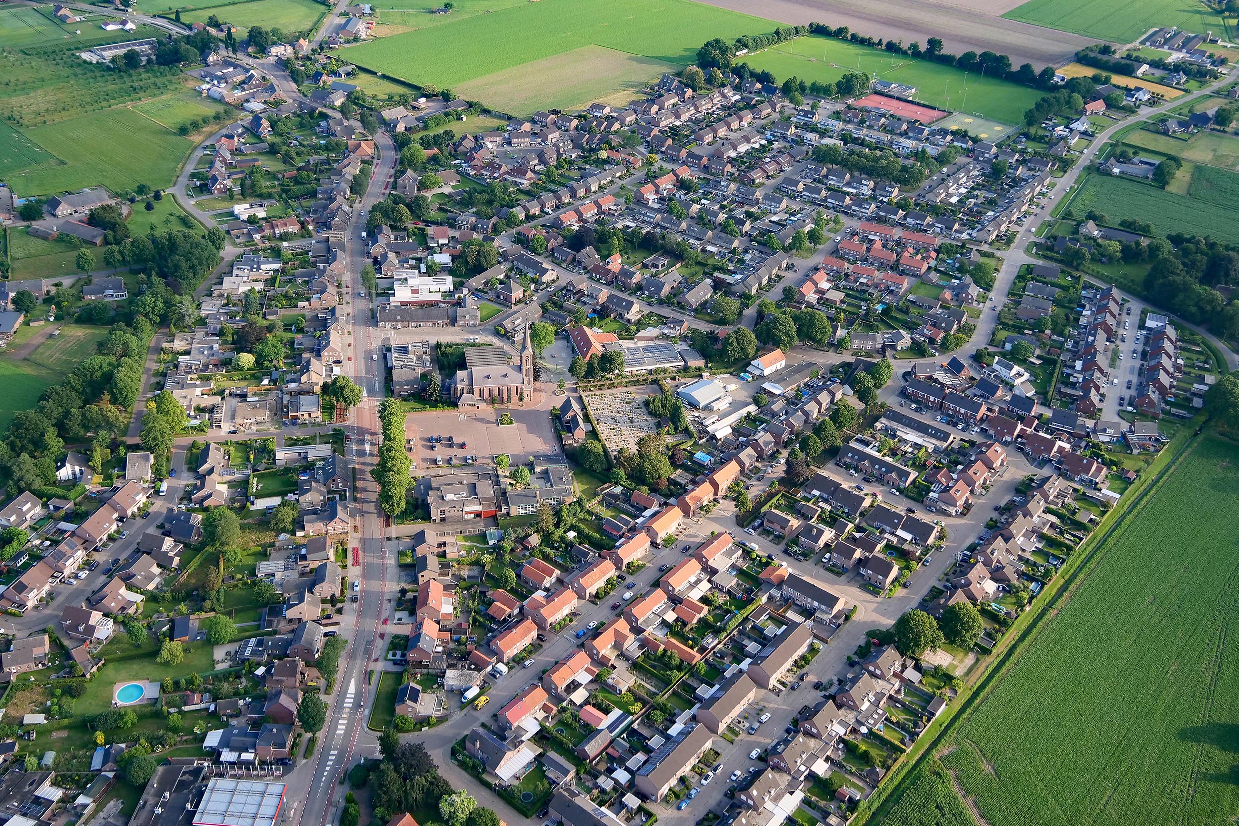 Luchtfoto van de wijk Leunen